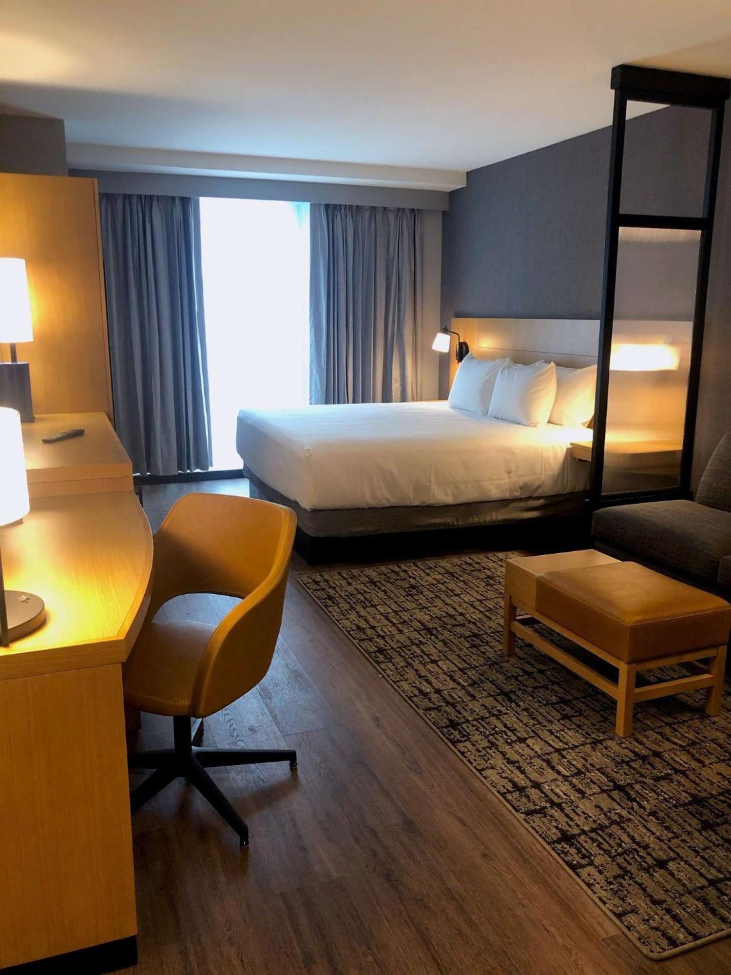 Standard King Room with Sofa Bed,1589675592:JPEG