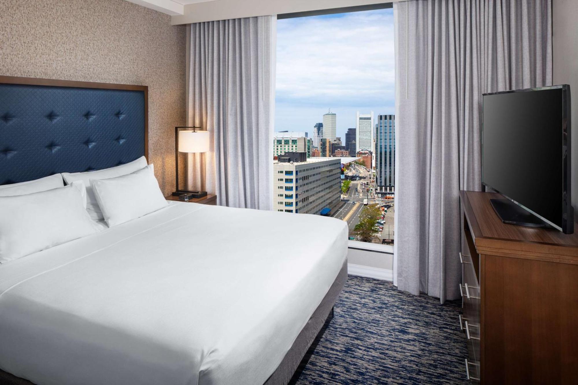 One-Bedroom King Suite,1557080827:JPEG