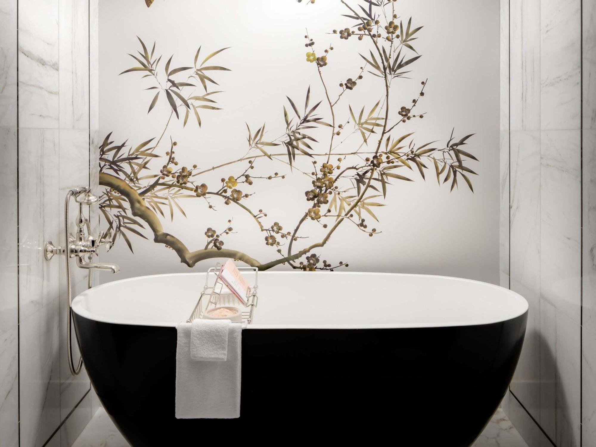 Premier King Room Rain Shower Soaking Tub,1545119017:JPEG
