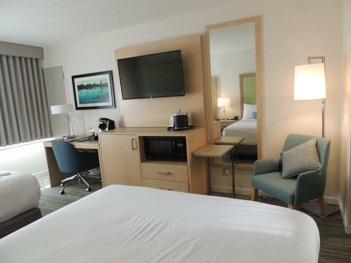 Deluxe Two Queen Room